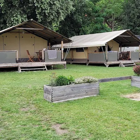 Camping Les Chenes Verts 3*
